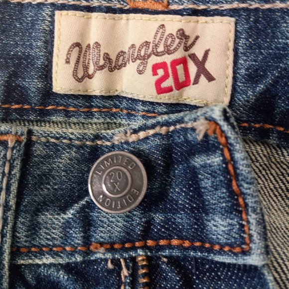 Boys Wrangler 20X Extreme Relaxed Straight Leg Jeans NWT Size 10 Slim - Picture 7 of 9